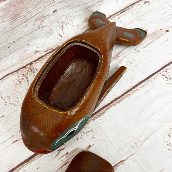 FIRST NATIONS Large Pearlite Haida Wooden Whale Box - Picture 2 of 7